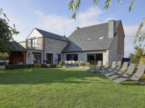 A Luxury Cottage in Gerin with Jacuzzi